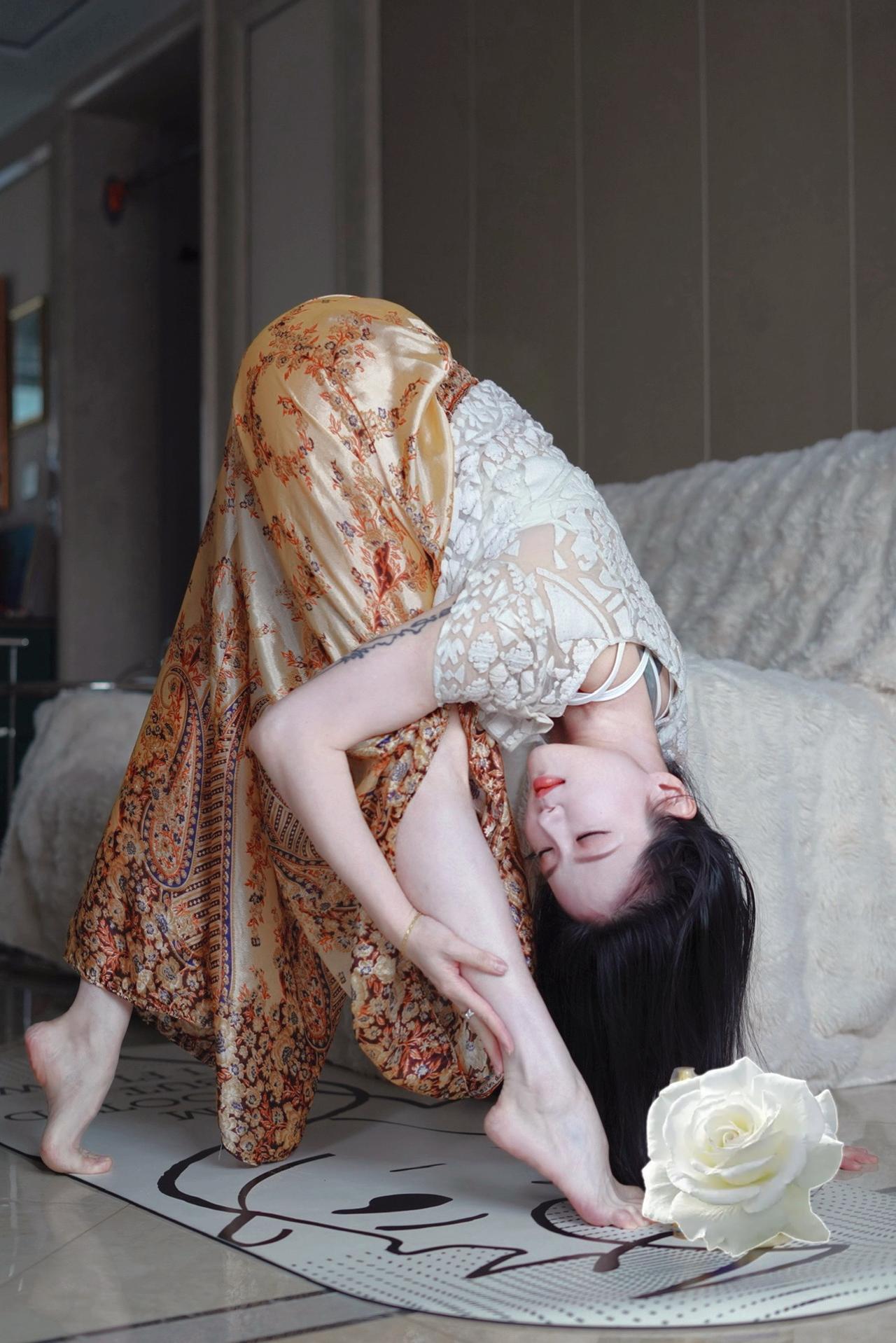 瑜伽美图｜你有多柔软，就有多坚韧。瑜伽拍照体式 瑜伽女孩