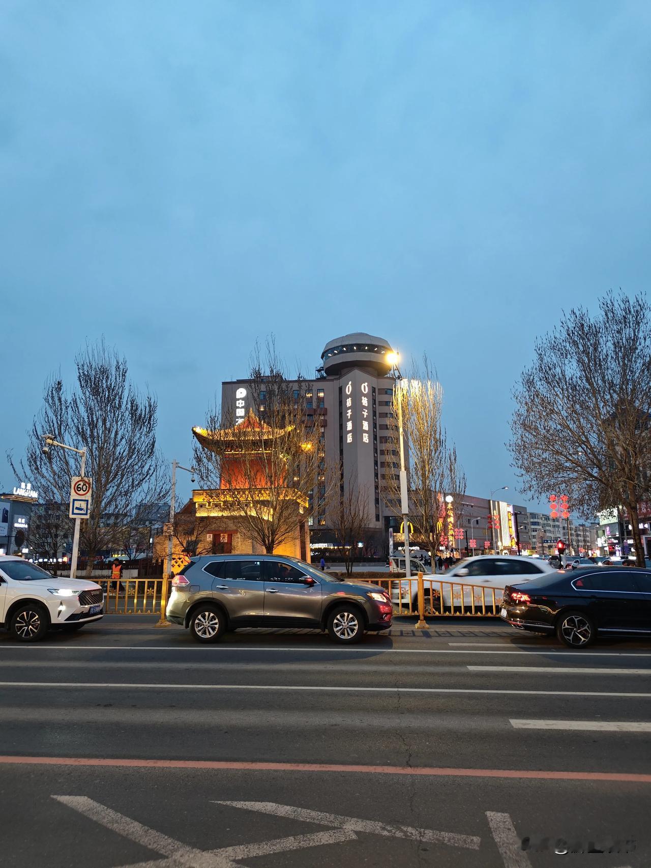 生活里，真正控制不了的事，其实就这几类，想通了就不内耗了：
1. 别人的想法和评