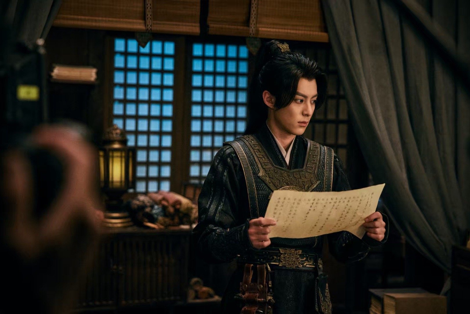 王鹤棣问心哭戏破碎感 王鹤棣演技精湛，完美诠释许七安角色，问心哭戏展现破碎美。《