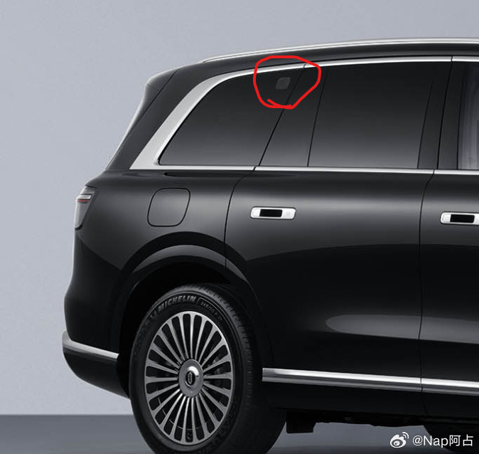 这次智界V9更新的信息有一个跟M9一样就是在C柱上方多了一个“东西”看上去和传感