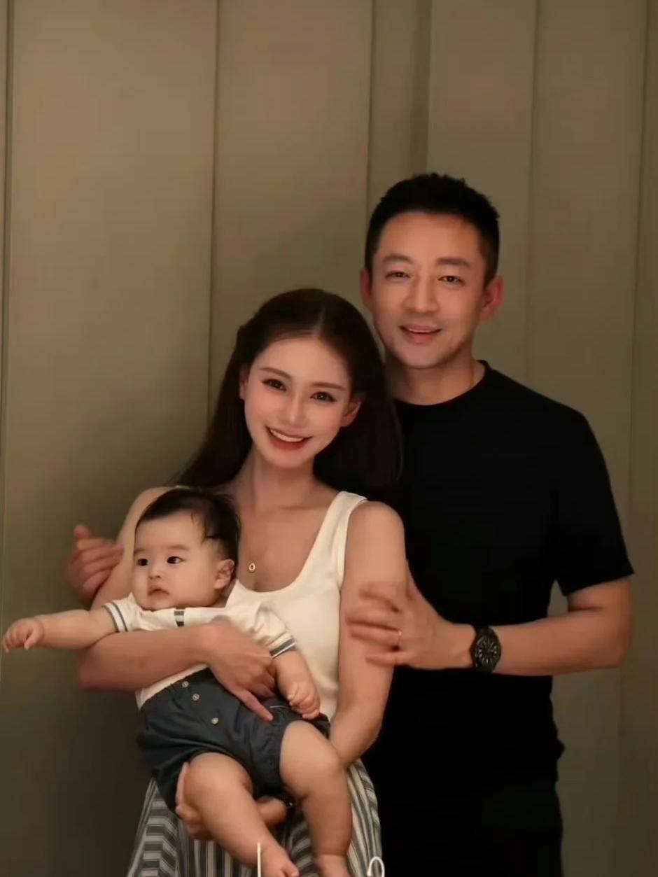 后外婆比亲外婆好，说明亲爸跟后妈的感情稳定，后妈一家也够仁义啊，亲爸亲奶要赚钱没