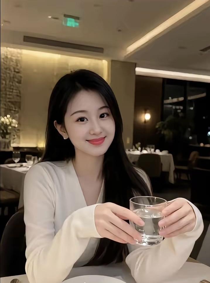 最美慧卿

青云/赋
如诗如画品酒中，丰姿绰约韵难收；
暗香盈袖如兰沁，雅致天成