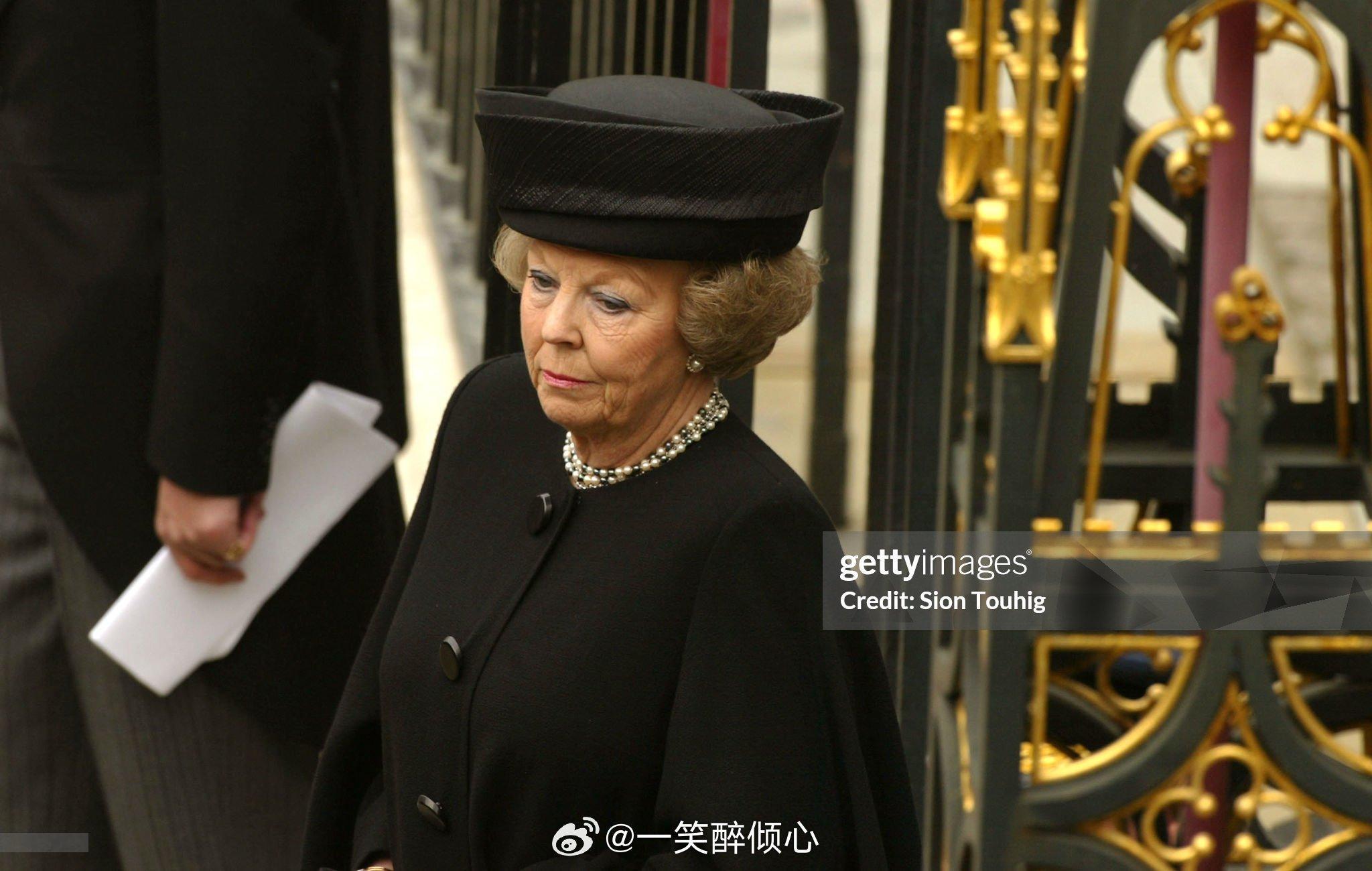 英国王室  2️⃣4️⃣年前的今天2002年4月9日，欧洲王室成员在伦敦威斯敏斯