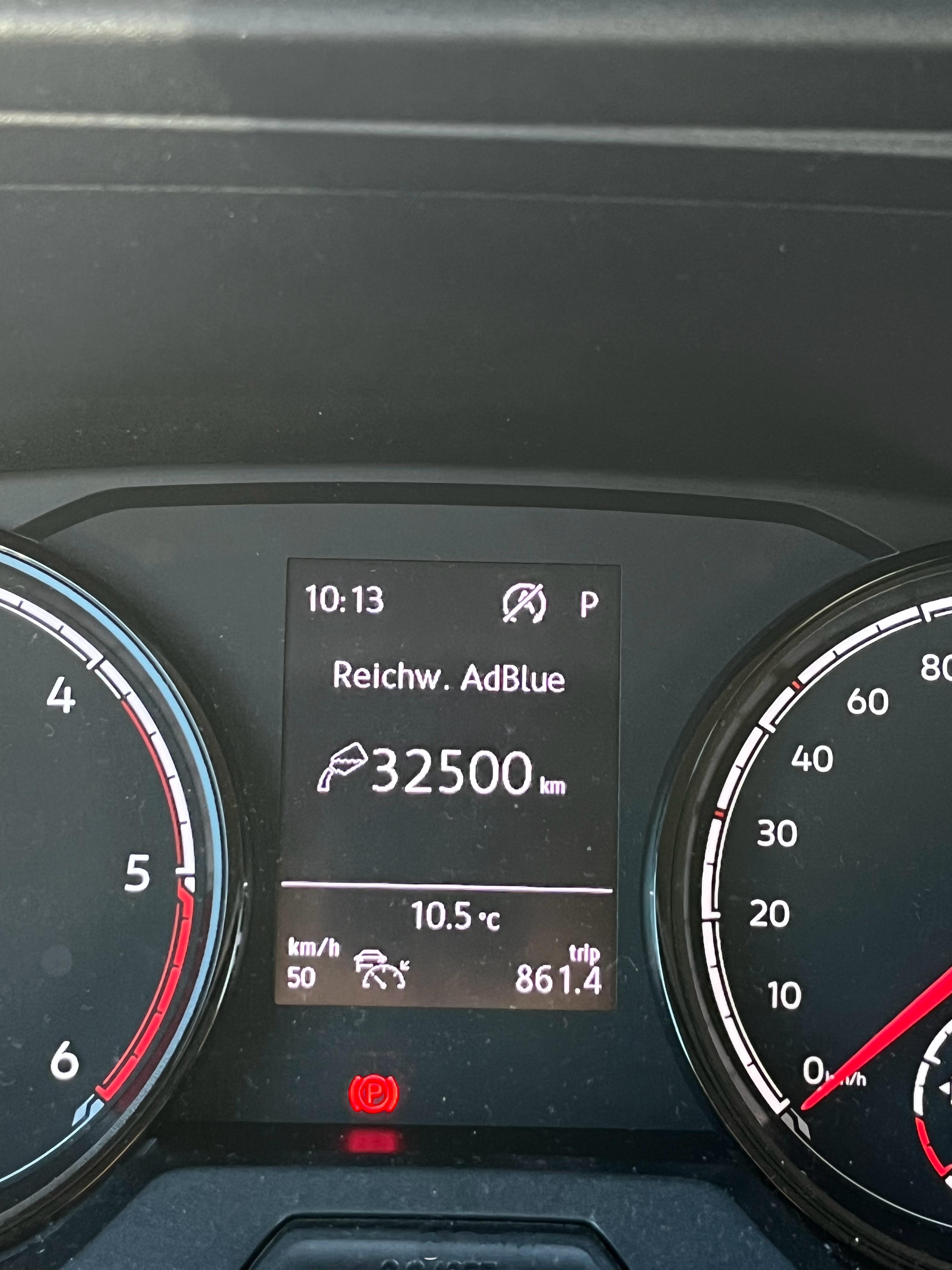 有人问开柴油车要加尿素麻烦不麻烦？从买车到卖车都不一定需要加一次那肯定是不麻烦 