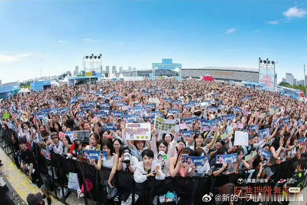 曾沛慈音乐节人气就这个号召力属实，有点强。 