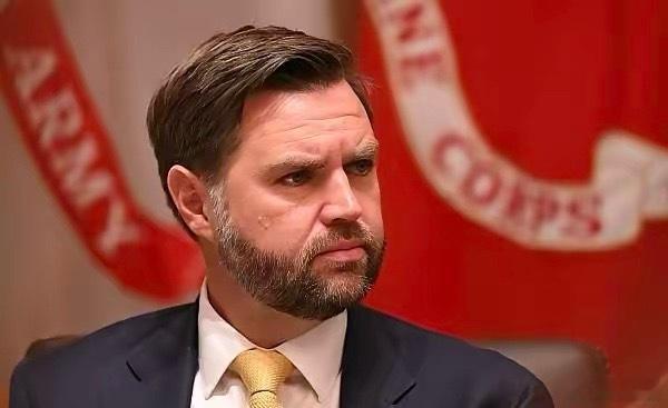 快讯：美国副总统万斯私人住所遭人袭击，门窗受损，因事发时屋内无人，未造成人员伤亡