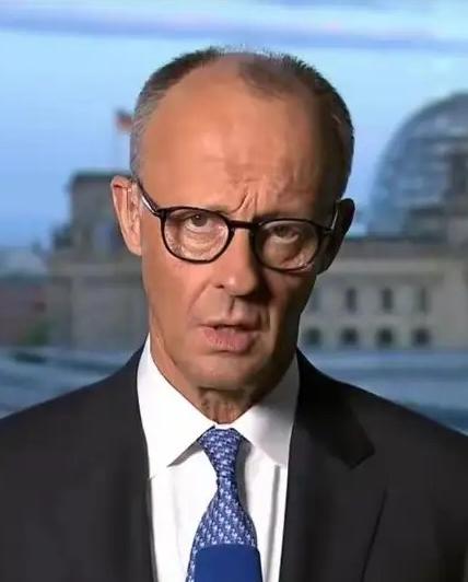 出头鸟来了！2月1日，德国国防部长皮斯托里乌斯公开宣布：面对特朗普在格陵兰岛问题