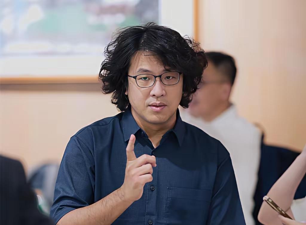 “没在怕”？沈伯洋的嚣张藏不住“台独”末路
 
民进党“台独”分子沈伯洋从德国返