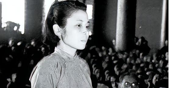 1940年，军统女特务冒死救下一名地下党，11年后，女特务被我党抓获，女特务提出