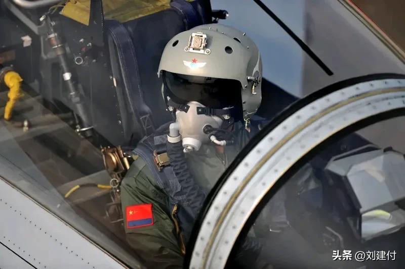 特级飞行员极限跃升 击落超限空飘物 特级飞行员极限跃升，击落超限空飘物
2026