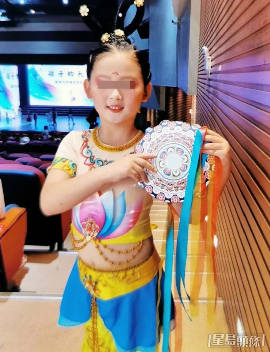 秦煌独过中秋，首公开内地情人与9岁女儿照片