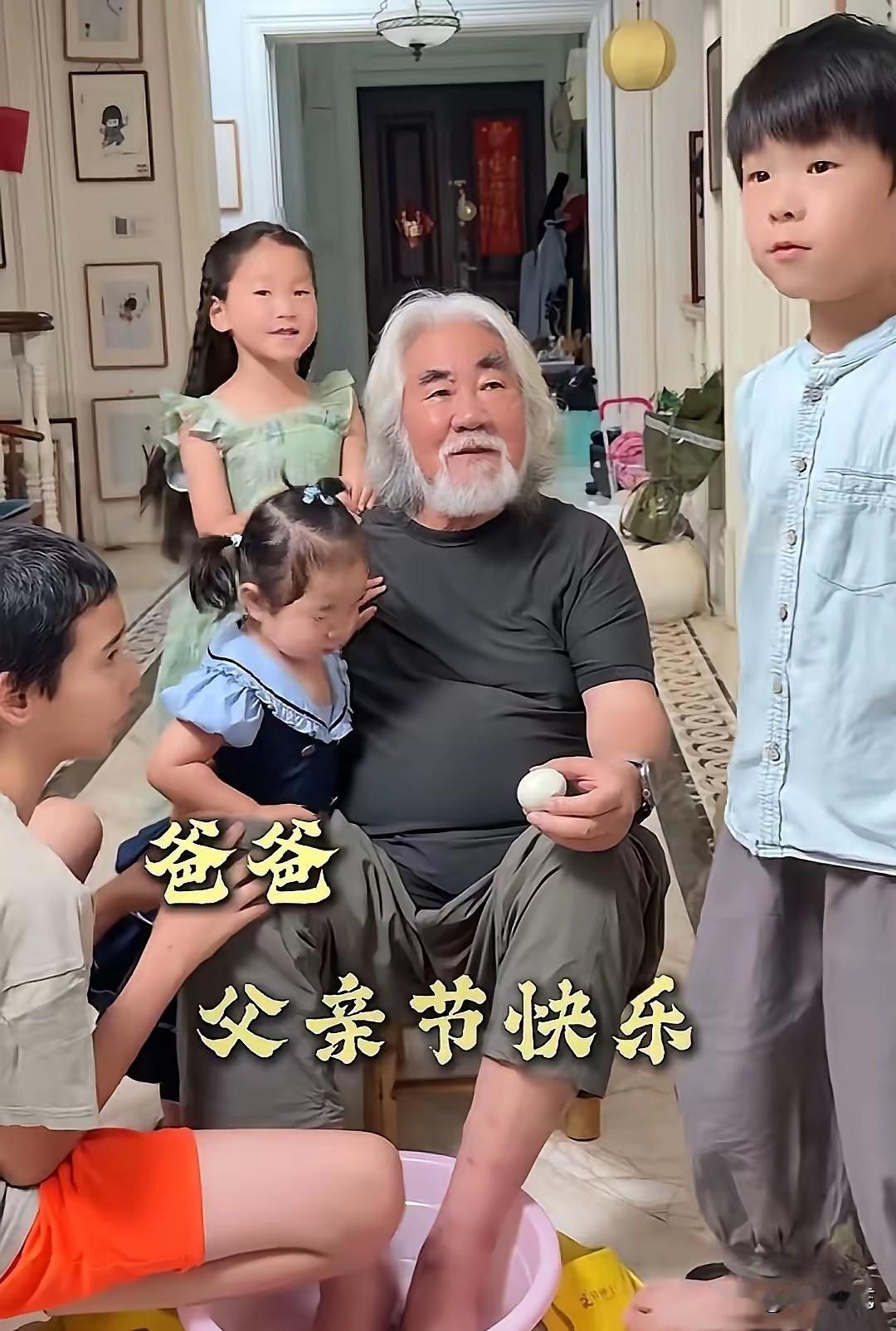 武侠剧著名张纪中像极了《天龙八部》里面的段正淳，段王爷有6个孩子，其中段誉最出名