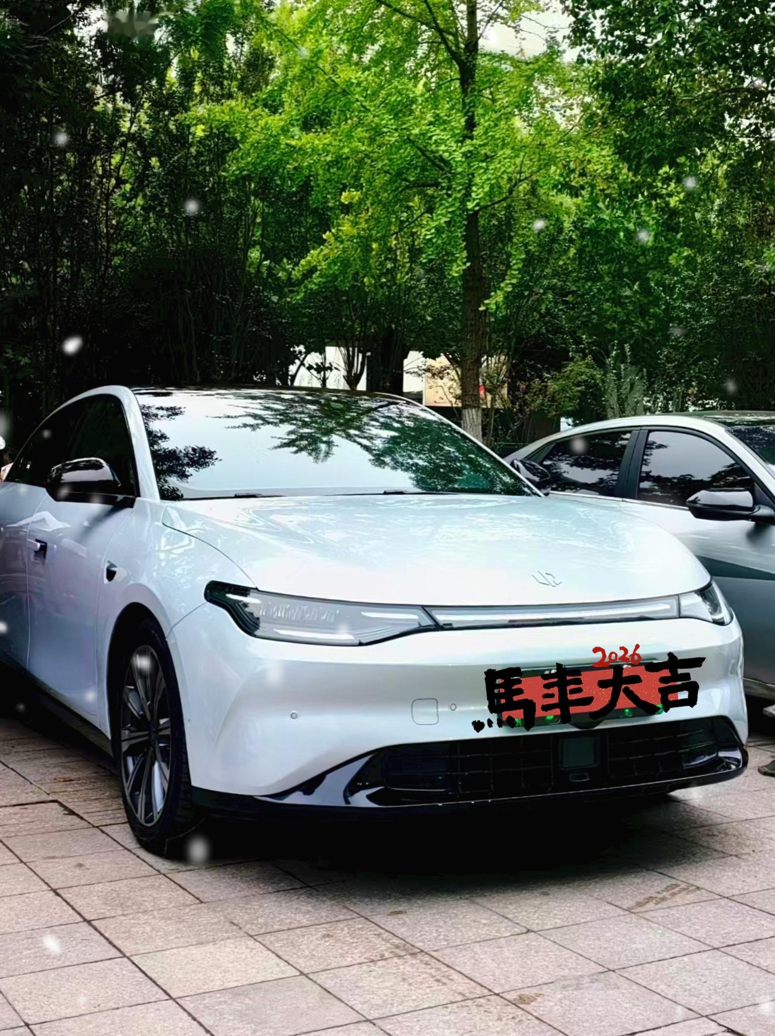 开零跑，摘草莓，吃鱼头泡饭！2026年的第一天，早上起来一看，外面居然下雪了！窗