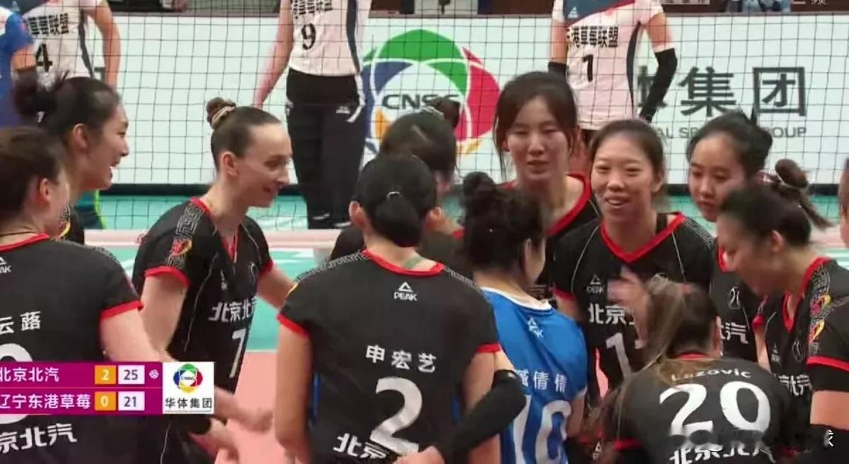 北汽女排主场3：0（25：22/25：14/25：21）战胜辽宁女排拿到排超联赛