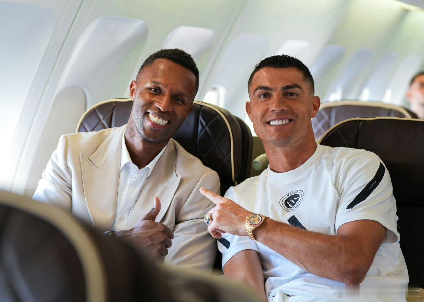 C罗[超话] 摩根采访下半场9️⃣C 罗谈朋友塞梅多摩根：塞梅多，现在是你们的新