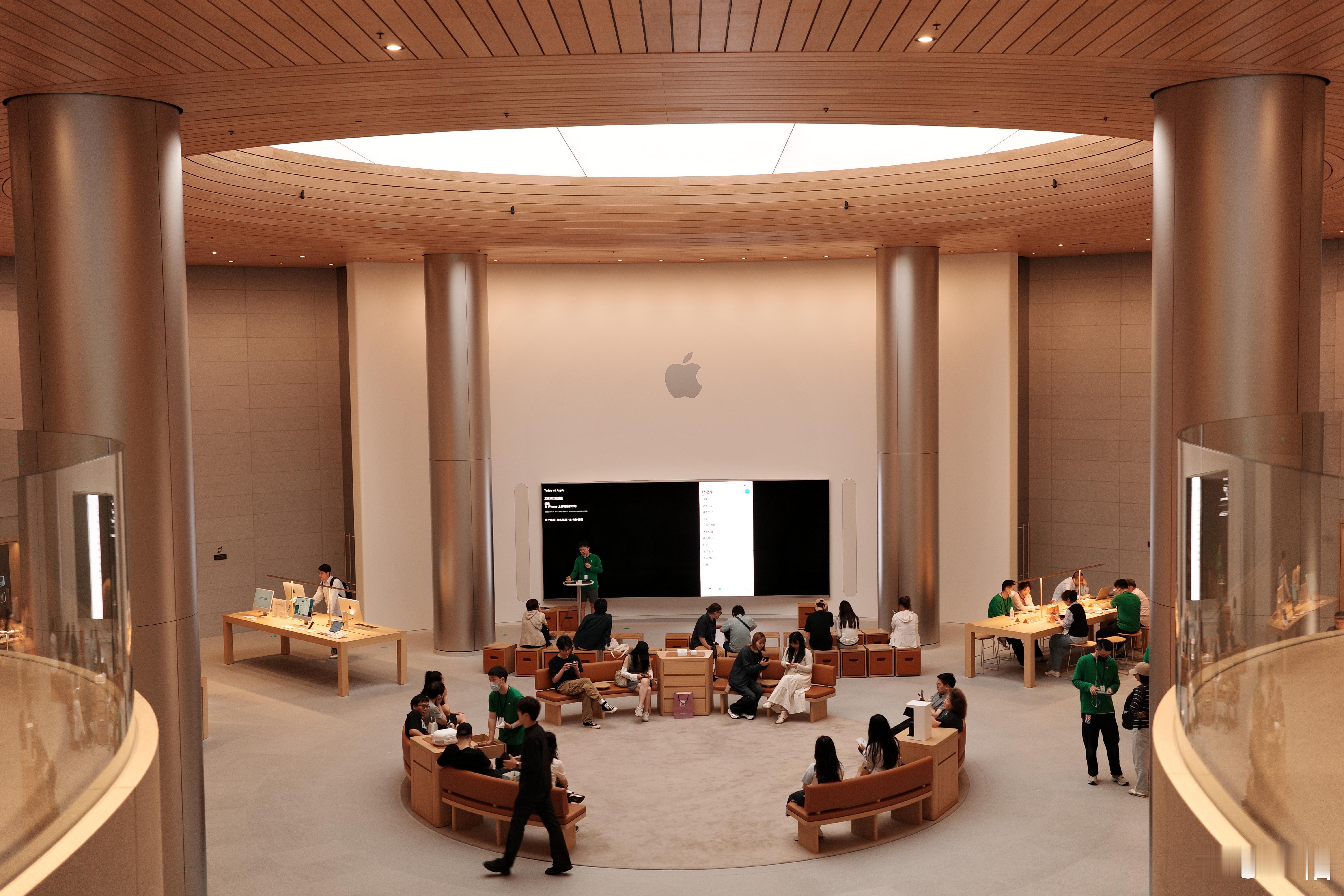 静安寺的Apple Store真漂亮(•ω•)🍏 