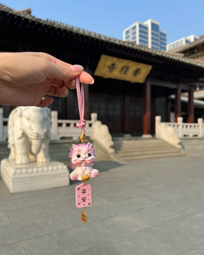 一个低级的社交圈谈论话题无非只有三种：拐弯抹角的炫耀自己 添油加醋的贬低别人 无