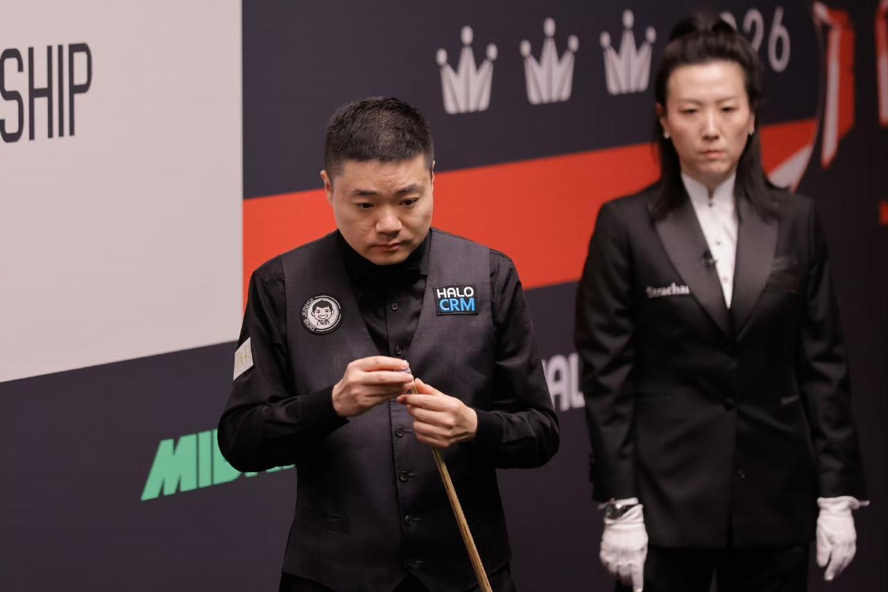 斯诺克世锦赛一夜战报！
吴宜泽8-1领先雷佩凡！
丁俊晖10-5突围，三位中国选