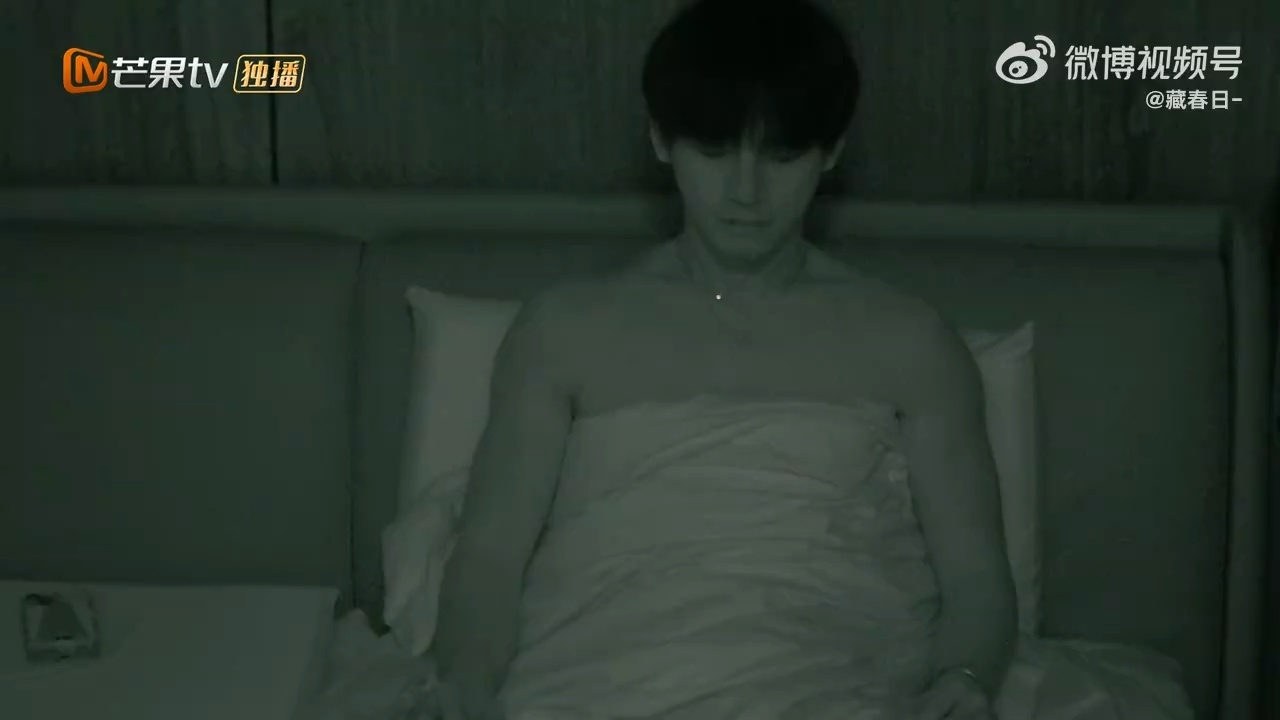 姚琛薄肌富有且慷慨姚琛清早大方秀八块腹肌，线条也太绝了！自律达人实锤，这身材谁看