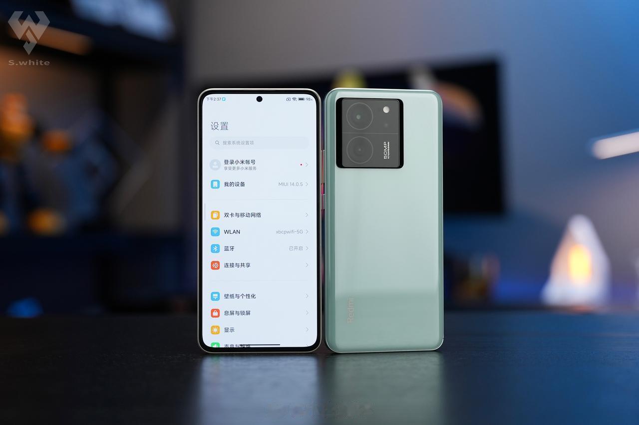 Redmi K60至尊版·晴雪 & 影青 真机实拍[灵光一闪]
图5是和K60、