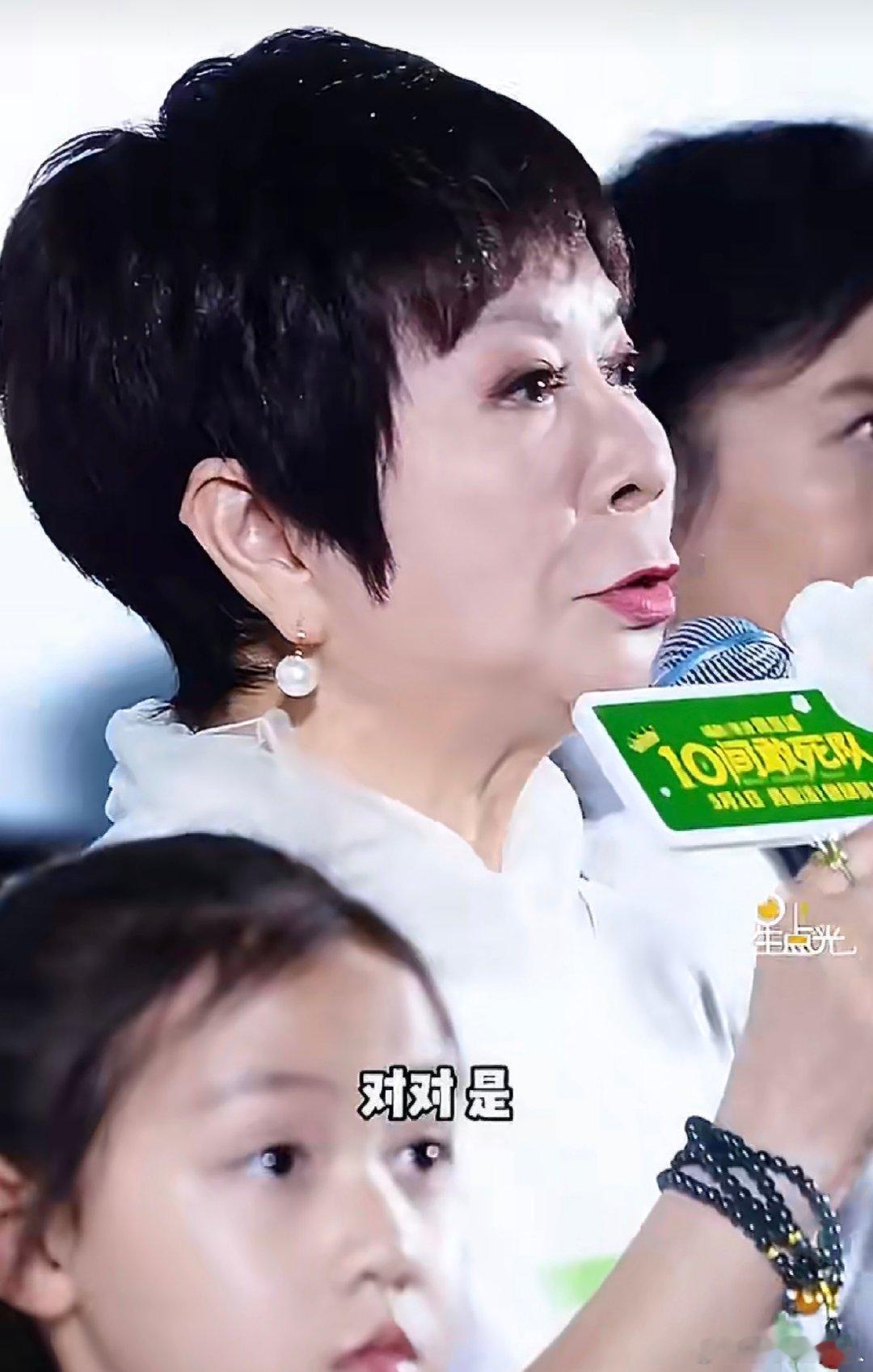 蔡明回怼观众引争议蔡明回怼观众 蔡明回怼观众引争议，怎么看 