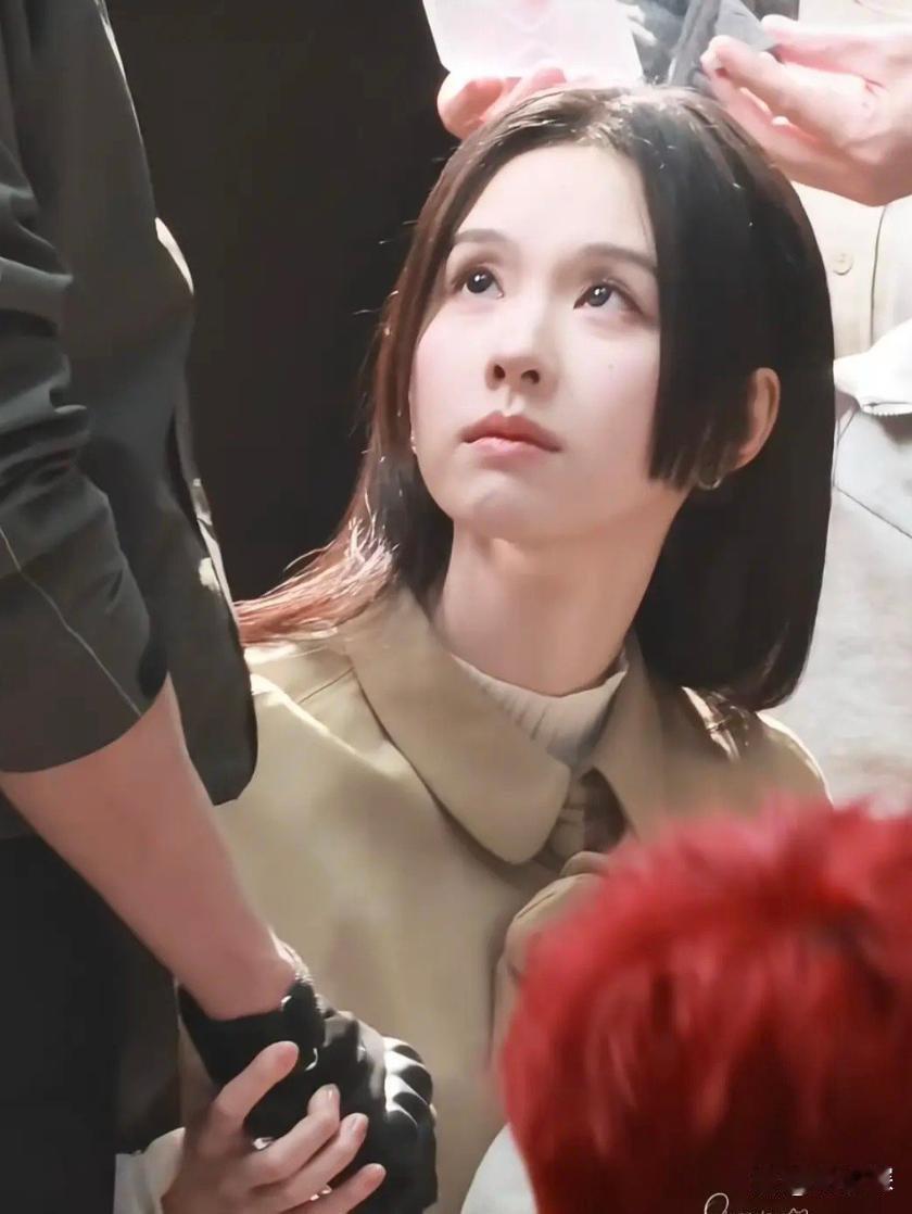同样是年纪不小了还演小姑娘，为啥就没⁠人吐槽陈都⁠灵呢﻿？ 