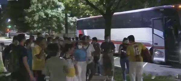 特朗普新任边境负责人，铁腕驱逐非法移民

汤姆·霍曼是ICE前代理局长，一直是特