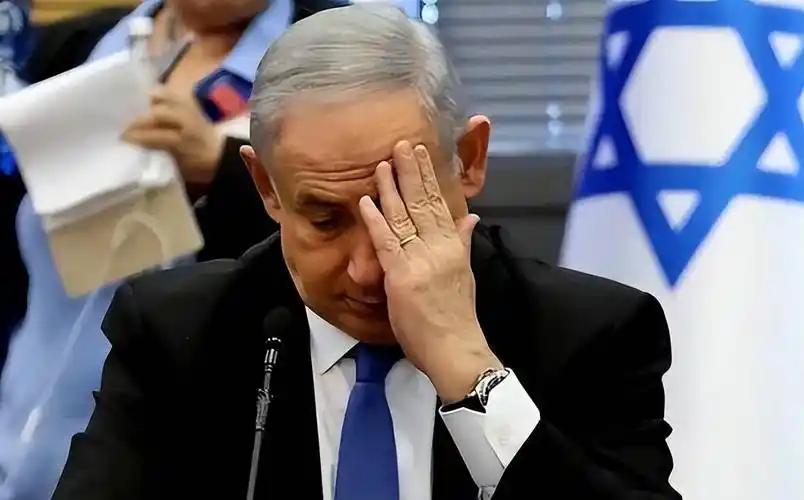 有网友称，以色列搬到美国去，中东才能真正实现和平。
中东局势就像一锅永远煮不烂的