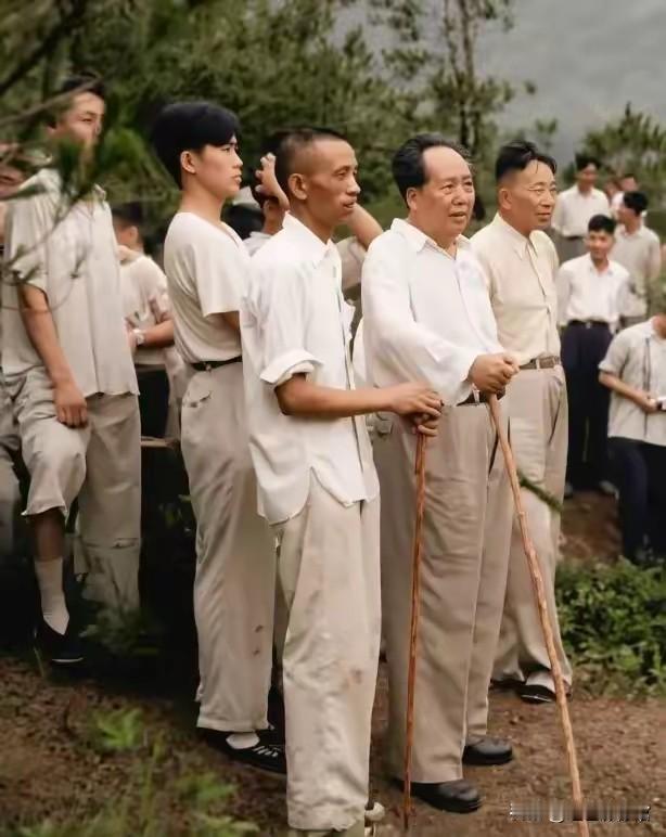 平易近人，和蔼可亲让人民如沐春风[祈祷][祈祷][祈祷]