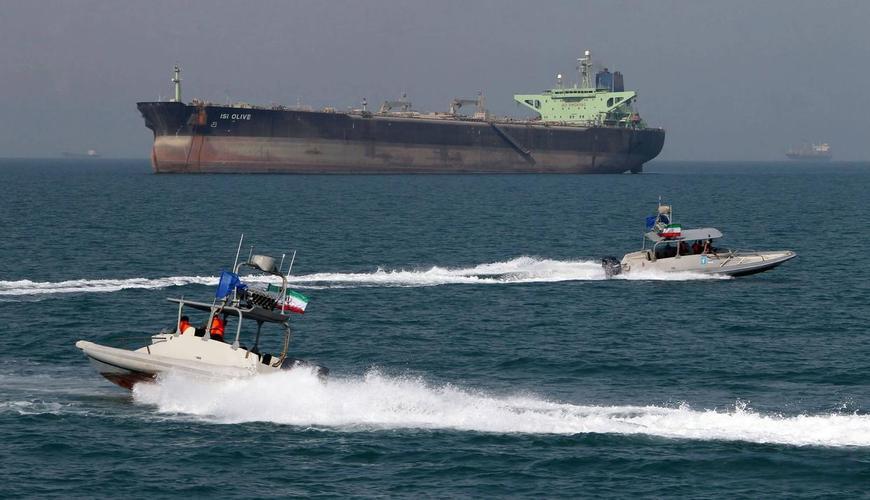 双重封锁压顶！
伊朗控海峡、美国封港口，全球能源生命线被双向掐断。
 
4月12