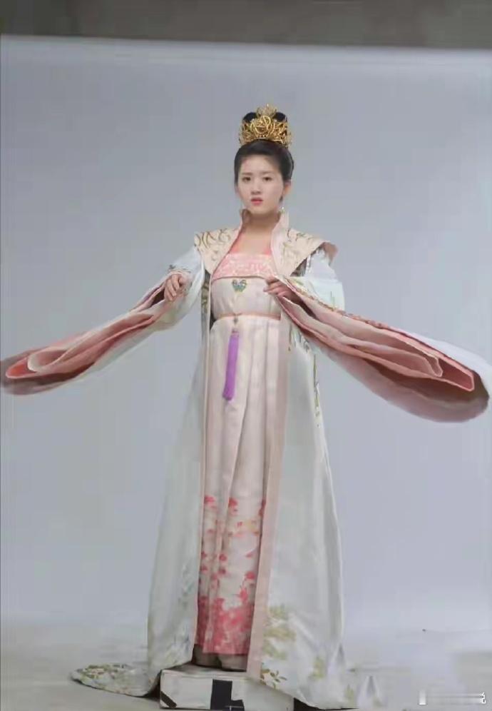 她是怎么从图一变成图二的 ​​​
