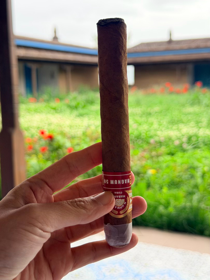 昨天吃了酱板鸭上天台…抽了一根雪茄…今天被我神龟，超级赛亚人，煤老板救下来了～都