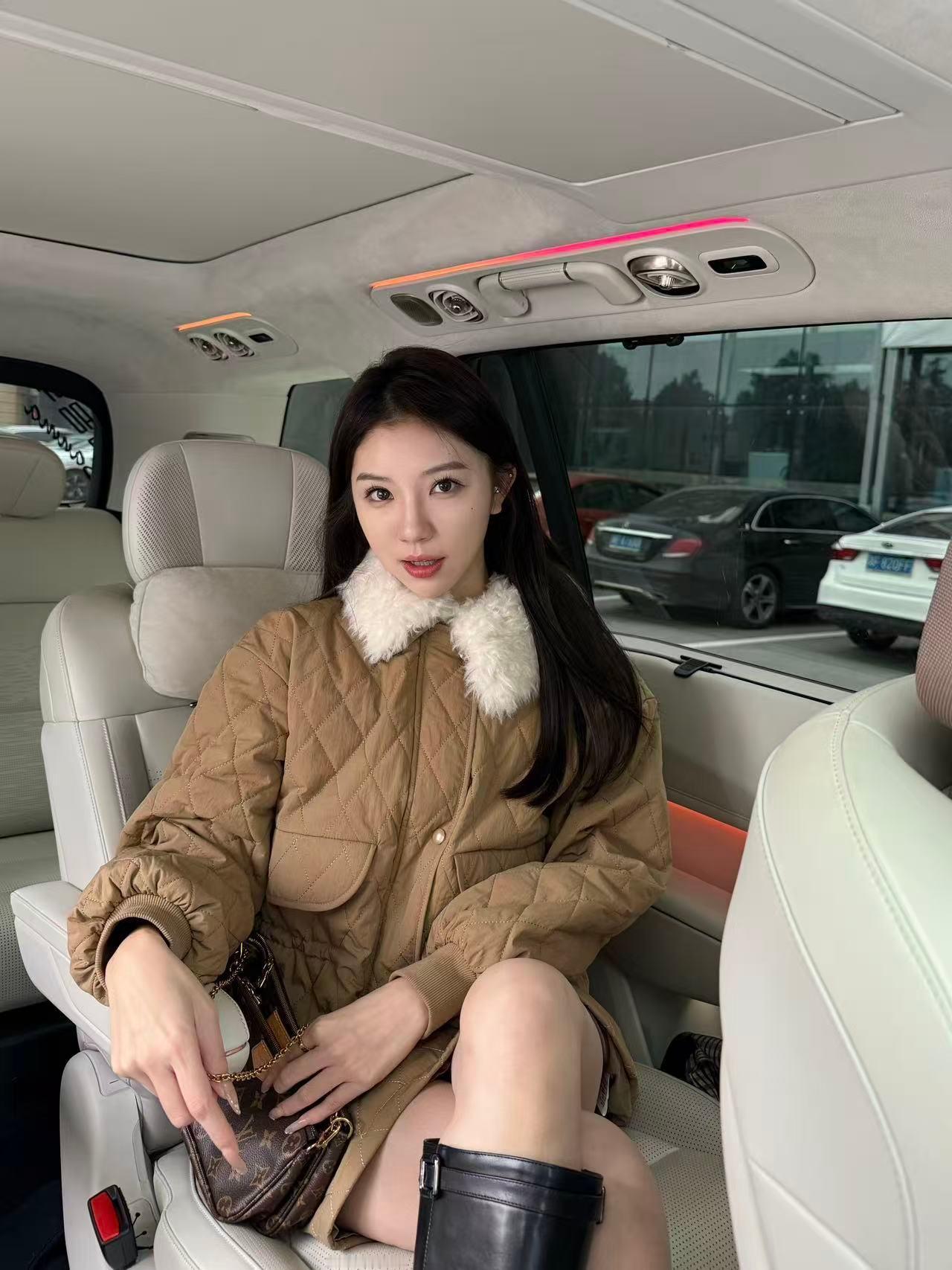 过年贵贵撑场面穿搭☆₊⁺来咯~今日穿搭(ootd)妈妈的理想生活 这条人人都能借