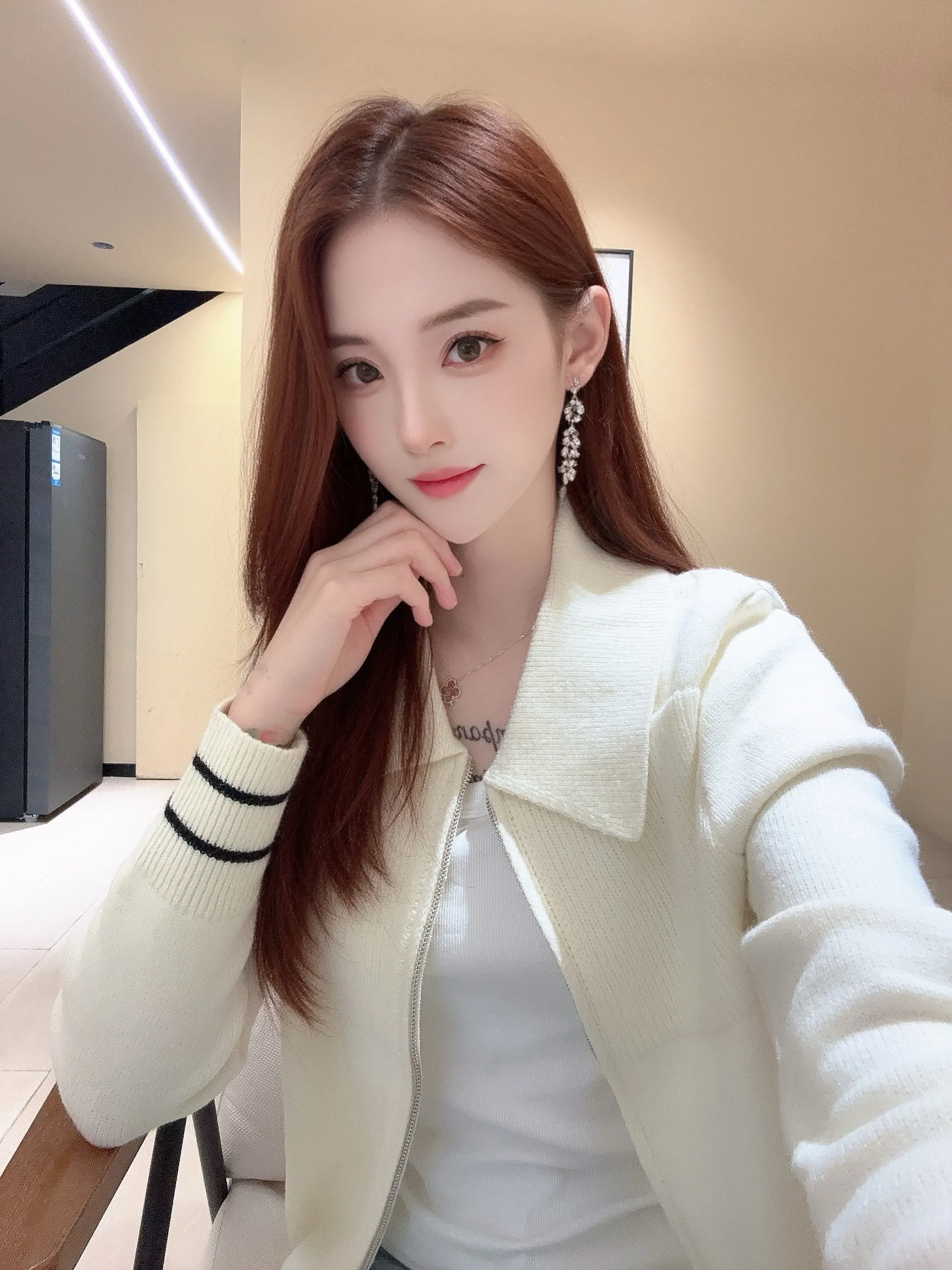 祝你美丽 祝你拥有话语权 更祝你有掀桌子的底气和能力