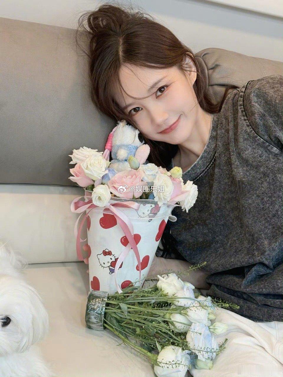 《书卷一梦》后粉上了这个大大方方的女孩子，不吵不闹的追剧氛围，专业演员呈现出的职