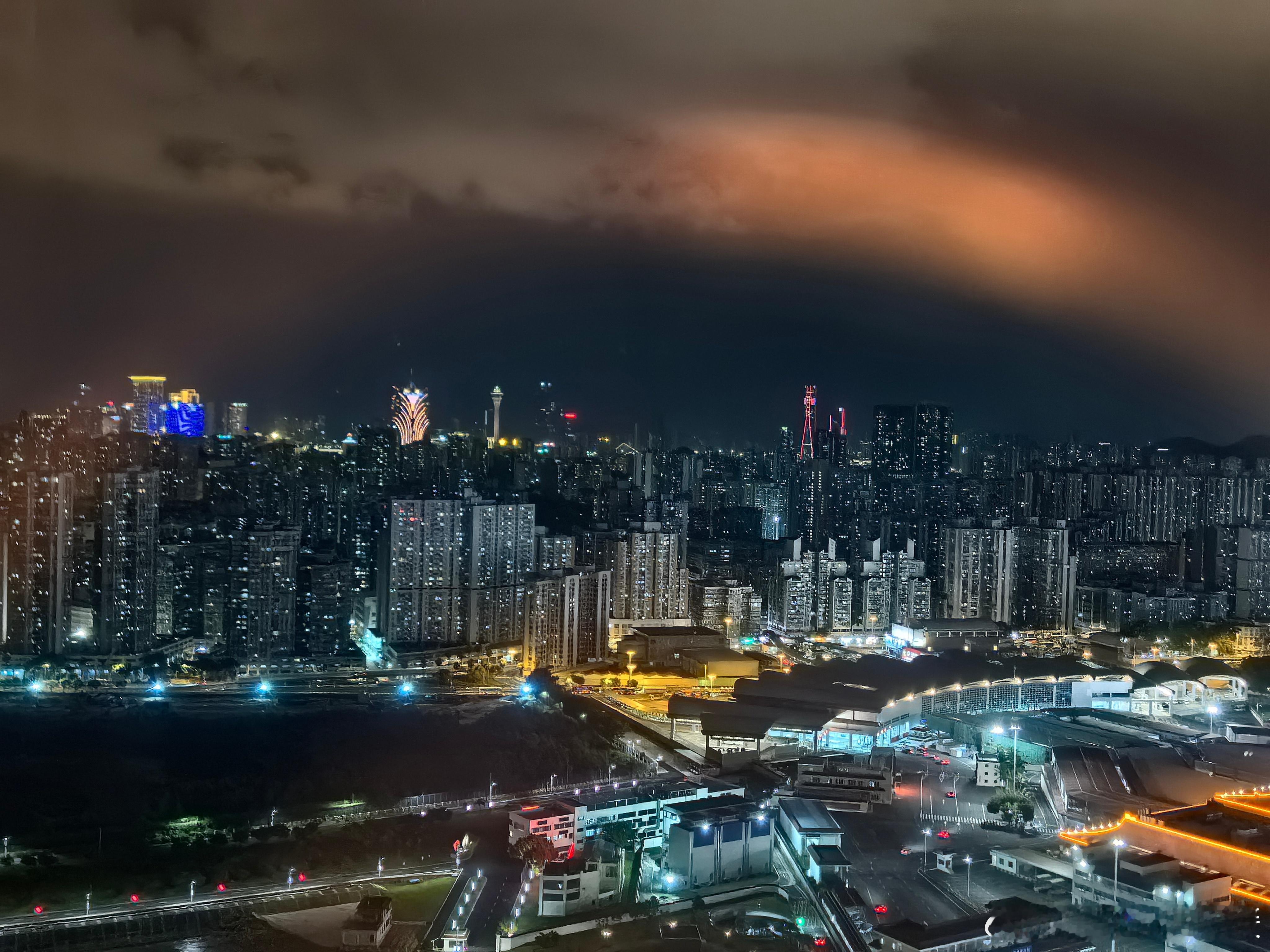 酒店景色真不错，面对澳门，但是今天[doge] 就不去了哈哈哈！明天早起试驾领克