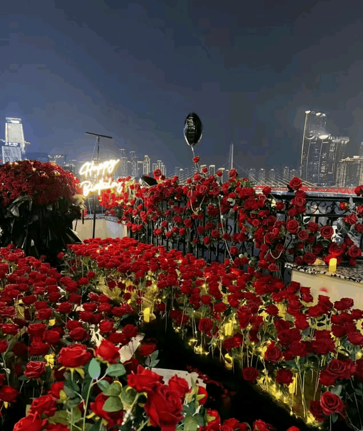 520三大反常现象：年轻人的爱情消费，正在扔掉"面子税"
 
今年520，消费市