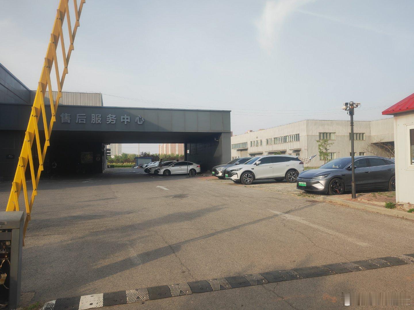 终于到家了，一圈下来1300多公里，智驾跑高速还不是很完美，遇到横在高速上的高架