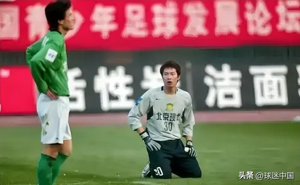 杨世卓一口纯正的京腔让人忘记他是天津人，“16岁就来北京了，当时在威克瑞，和陶伟