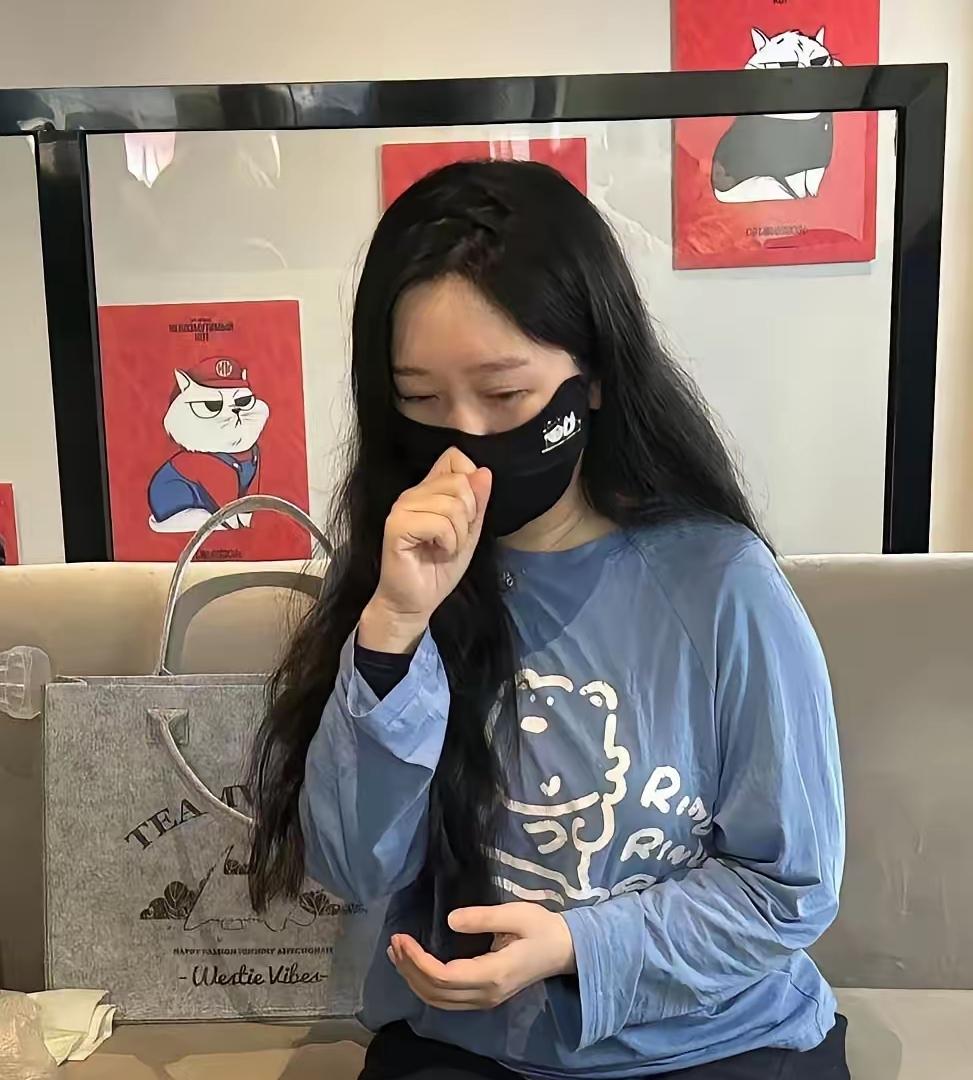 没有对比就没有伤害，终于知道北京李女士被骂惨的原因了，不仅仅是她戴口罩没给狗戴嘴