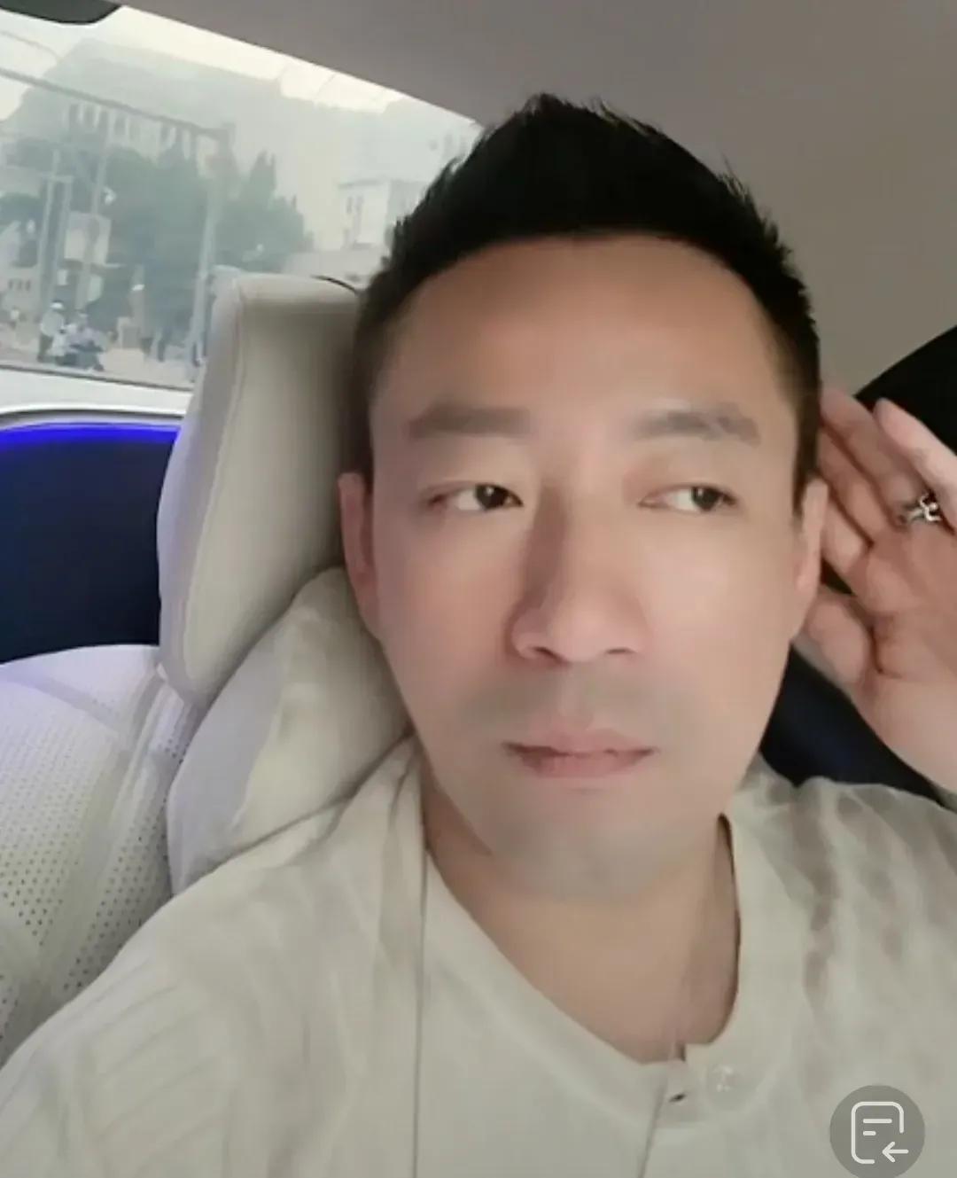 不得不说，比起张兰，大S妈妈黄春梅才是个奇特的女人，她不用工作，足不出户，却过着