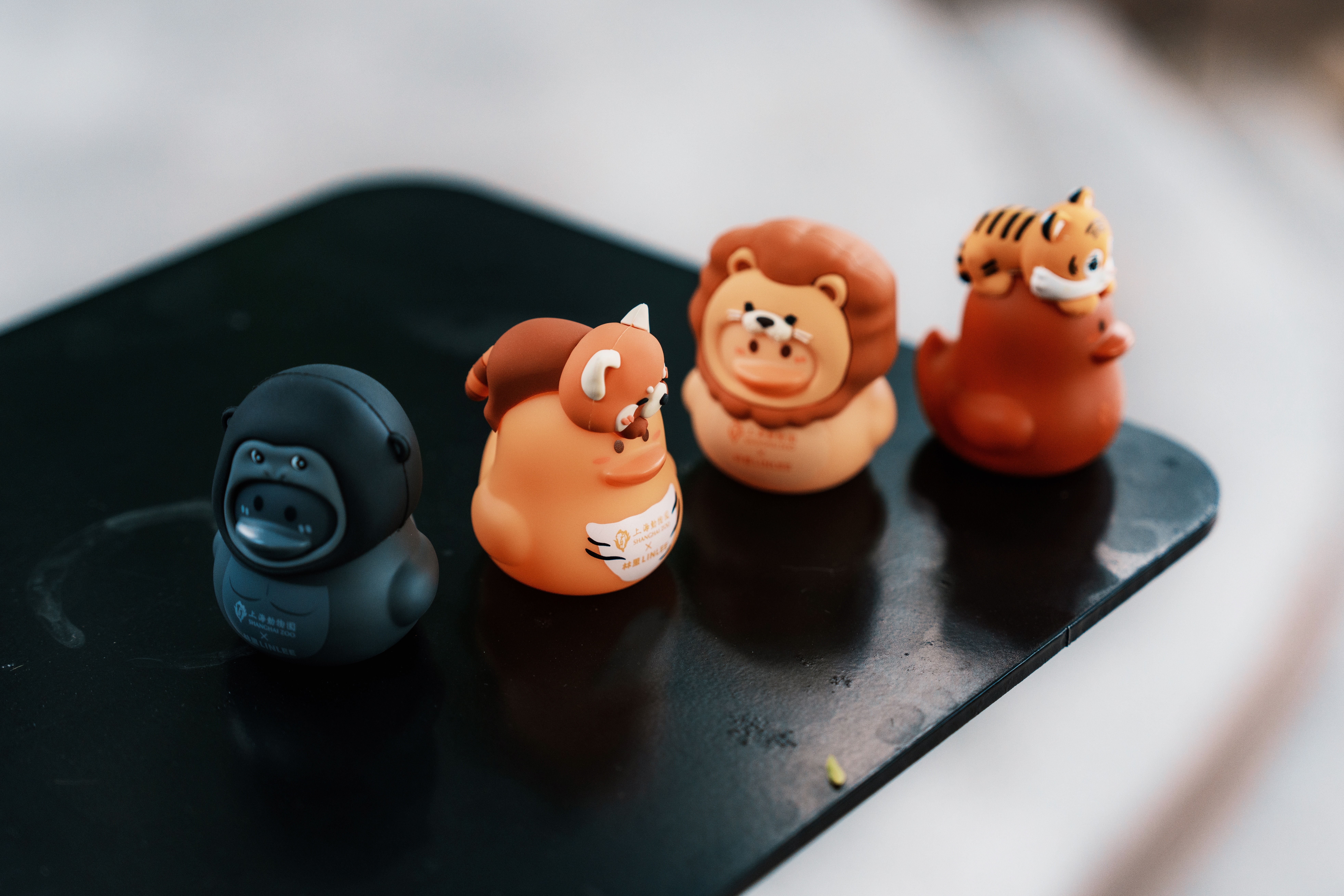 各位，你不会不知道吧，LINLEE × 上海动物园联名，又整了一波爆款，咱就问啊