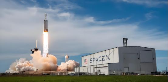 全世界都被马斯克骗了！
6 月 12 日，就在 SpaceX 以 1.77 万亿