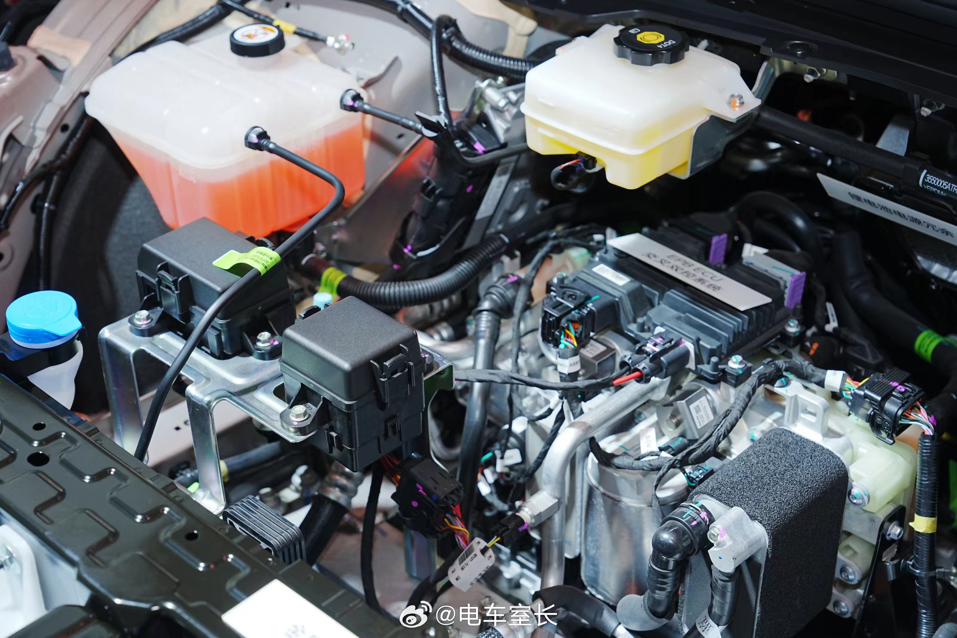 昨晚，第三方拆车博主对刚上市的铂智7做了一次90分钟无滤镜的「全网首拆」，直接把