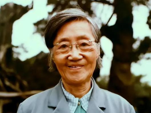 1960年，北大才女王承书狠心抛弃丈夫和孩子，从此音信全无。17年后，当看到满头