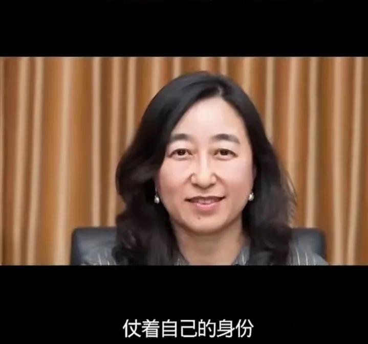 班某娟现在估计
肠子都悔青了怕是
恨不得抽自己几个大嘴巴子

班晓娟老师事件暴露