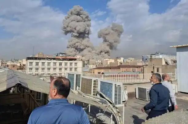 难怪伊朗发射的导弹，能够接连命中美军在中东布局的六处军事设施，原来那些基地引以为