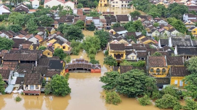 越南灾害与堤坝管理局周日（2日）通报，越南中南部出现破纪录暴雨，已造成至少35人