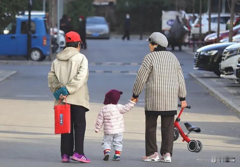 帮女儿带娃三年，我总结的“隔代不越界”守则

帮女儿带娃这三年，从最初手忙脚乱的