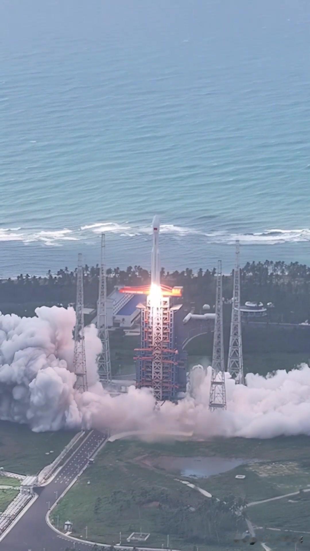 马斯克在太空插满旗子，中国：哦，我在海南也下饺子

星链疯狂占座、太空堵车……这